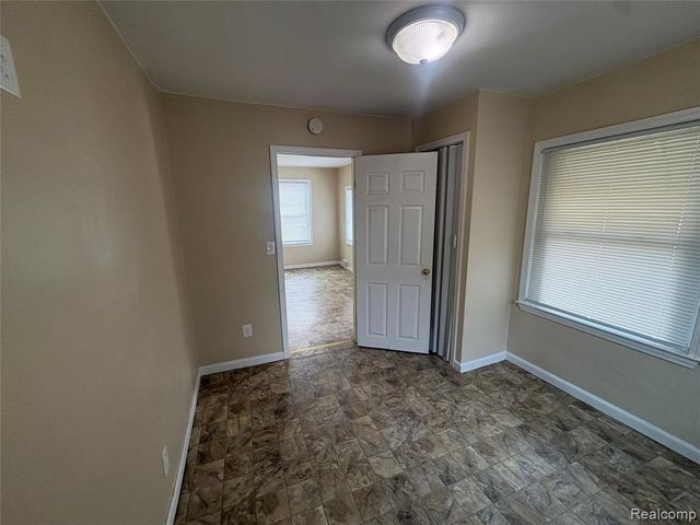 23122 Davey Avenue, Hazel Park, MI 48030