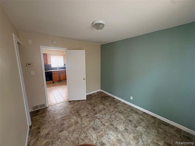 23122 Davey Avenue, Hazel Park, MI 48030