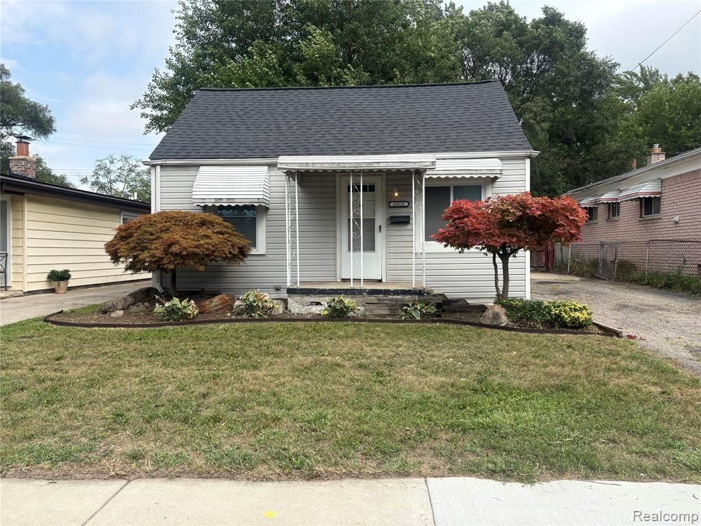 23122 Davey Avenue, Hazel Park, MI 48030