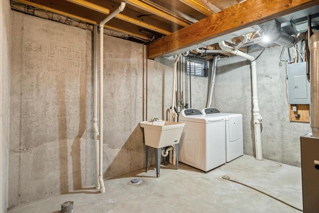 W5928 Mariner Hills COURT, Elkhorn, WI 53121