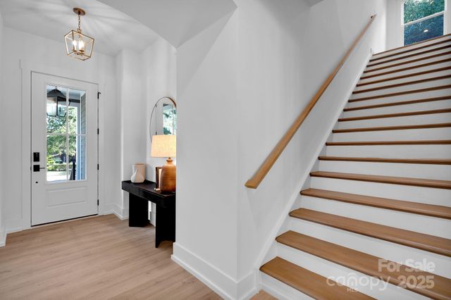 2820 Springway Drive, Charlotte, NC 28205