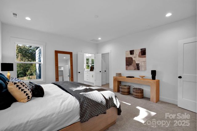 2820 Springway Drive, Charlotte, NC 28205