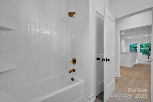 2820 Springway Drive, Charlotte, NC 28205