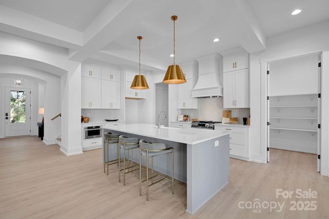 2820 Springway Drive, Charlotte, NC 28205