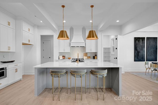 2820 Springway Drive, Charlotte, NC 28205