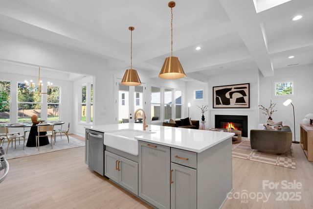 2820 Springway Drive, Charlotte, NC 28205