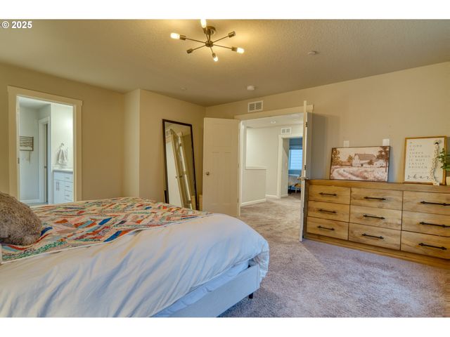 59710 SAPPHIRE Ct, St Helens, OR 97051