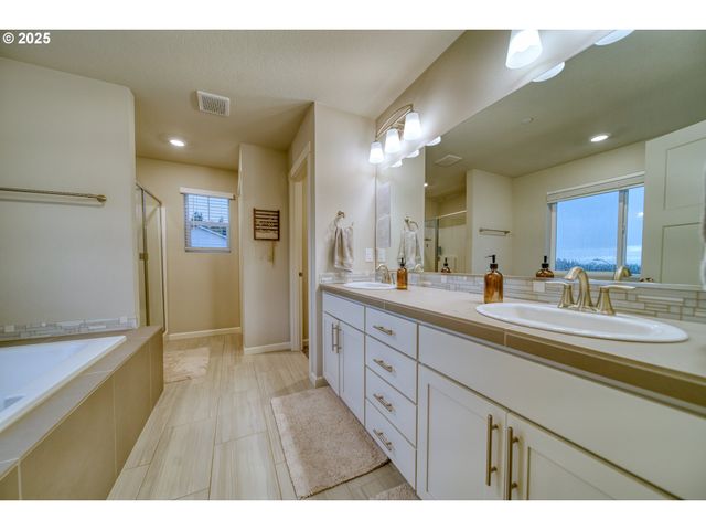 59710 SAPPHIRE Ct, St Helens, OR 97051