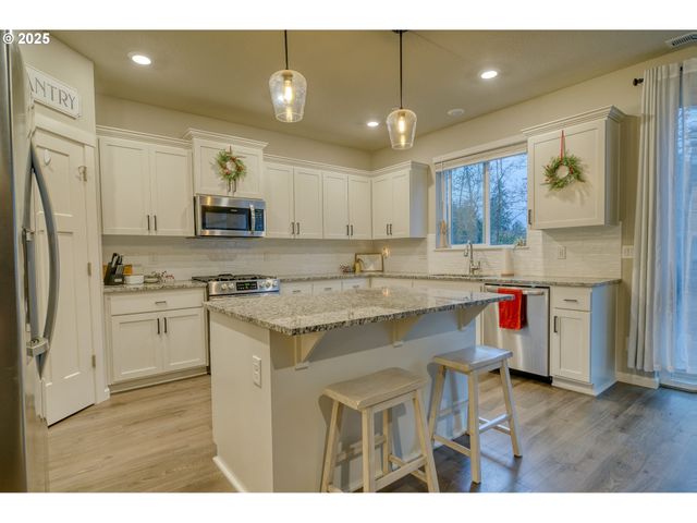 59710 SAPPHIRE Ct, St Helens, OR 97051