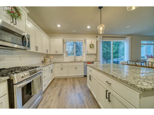 59710 SAPPHIRE Ct, St Helens, OR 97051