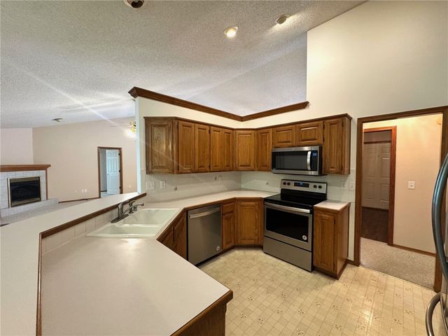 25 Elizabeth Drive, Bella Vista, AR 72715