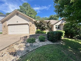 25 Elizabeth Drive, Bella Vista, AR 72715