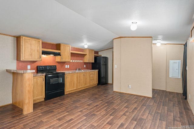 311 N REED ST, Pleasanton, TX 78064