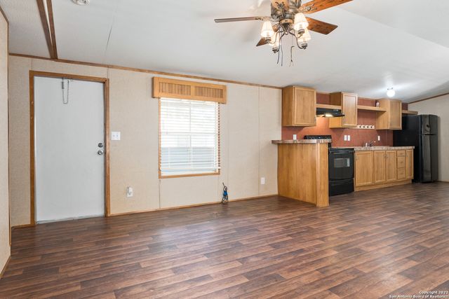 311 N REED ST, Pleasanton, TX 78064