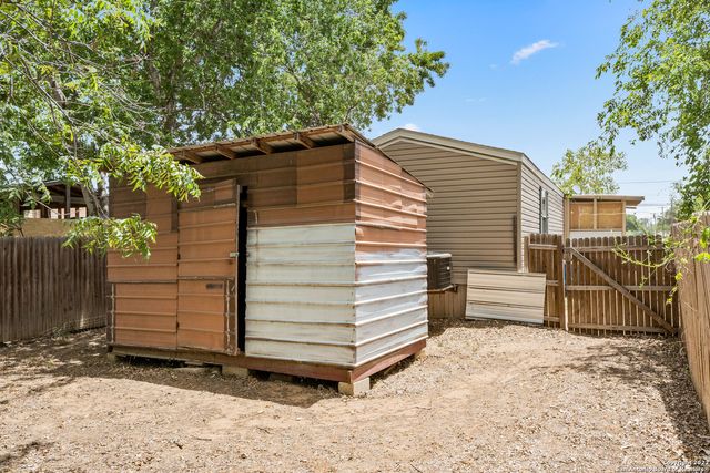 311 N REED ST, Pleasanton, TX 78064