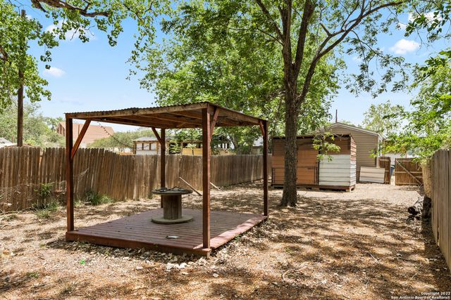 311 N REED ST, Pleasanton, TX 78064