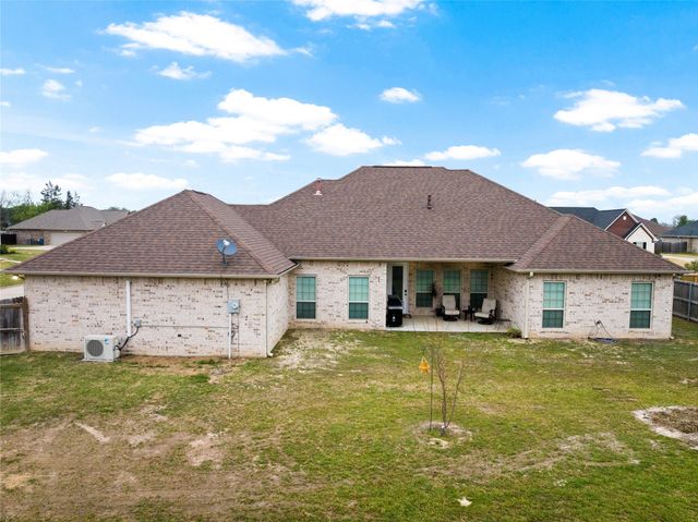 1000 Stone Bridge, Mt Pleasant, TX 75455
