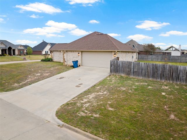 1000 Stone Bridge, Mt Pleasant, TX 75455