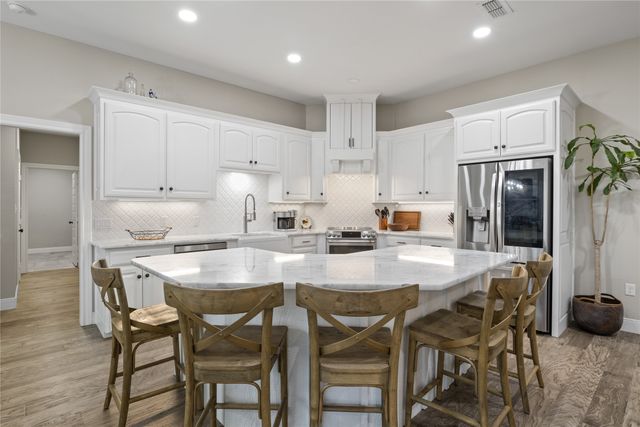 1000 Stone Bridge, Mt Pleasant, TX 75455