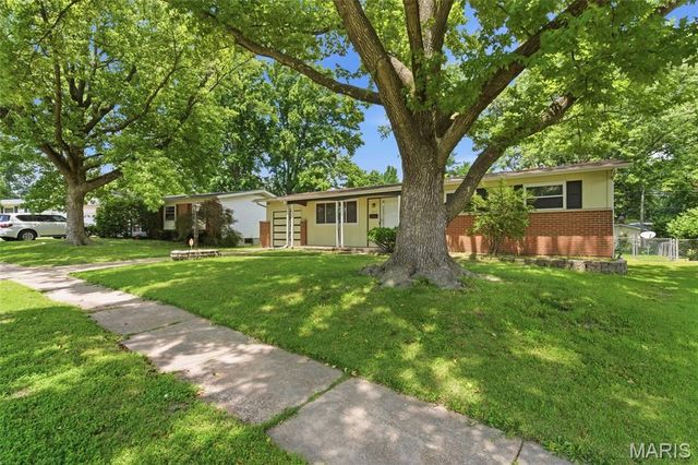 1395 Redbird Drive, Florissant, MO 63031