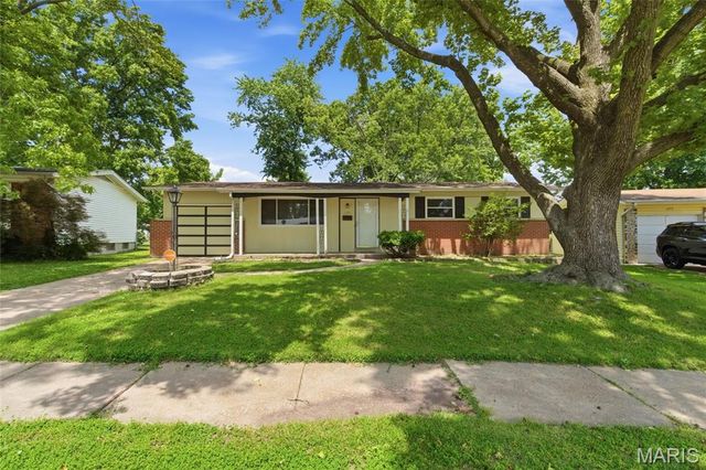 1395 Redbird Drive, Florissant, MO 63031