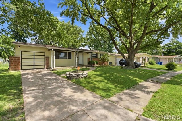 1395 Redbird Drive, Florissant, MO 63031