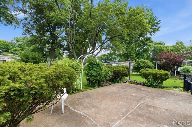 1395 Redbird Drive, Florissant, MO 63031