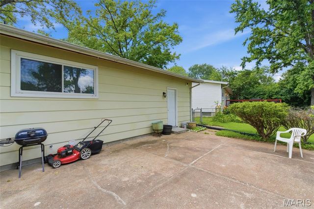 1395 Redbird Drive, Florissant, MO 63031