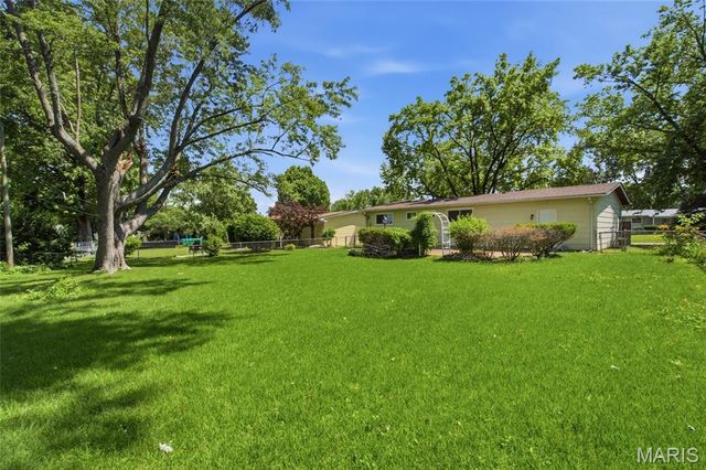 1395 Redbird Drive, Florissant, MO 63031