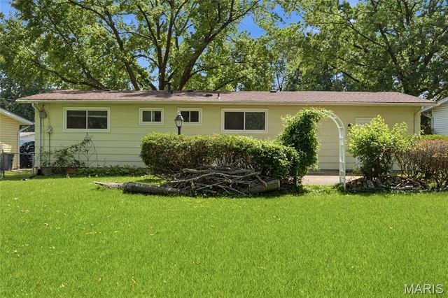 1395 Redbird Drive, Florissant, MO 63031