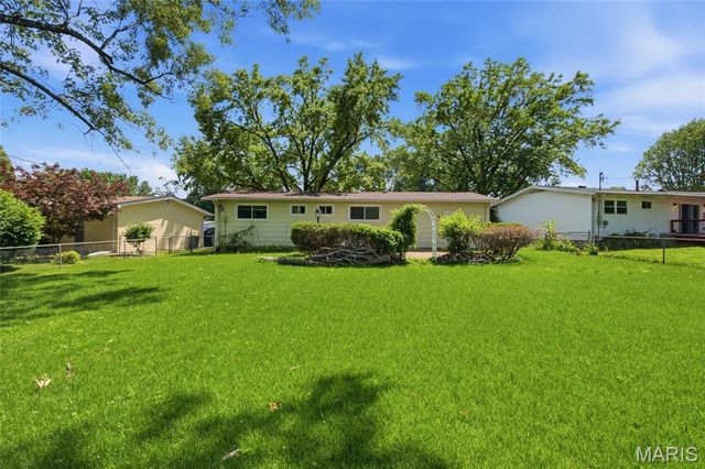 1395 Redbird Drive, Florissant, MO 63031