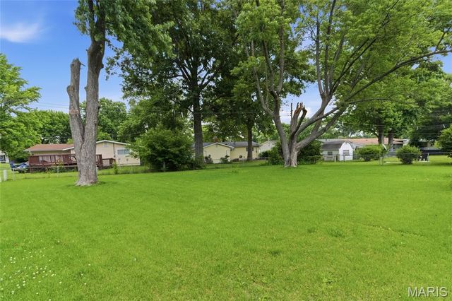 1395 Redbird Drive, Florissant, MO 63031