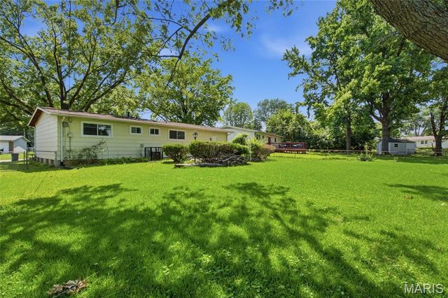 1395 Redbird Drive, Florissant, MO 63031