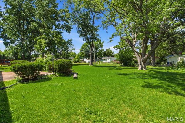 1395 Redbird Drive, Florissant, MO 63031