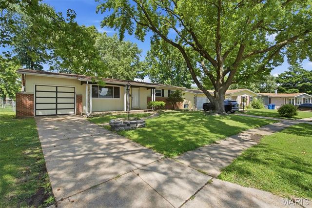 1395 Redbird Drive, Florissant, MO 63031