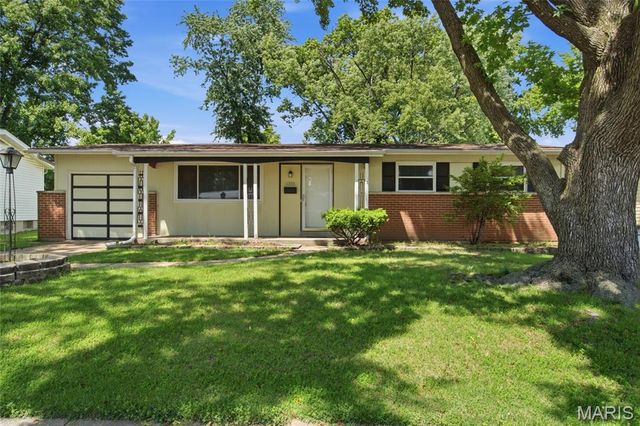 1395 Redbird Drive, Florissant, MO 63031