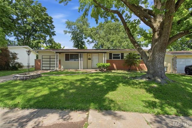 1395 Redbird Drive, Florissant, MO 63031
