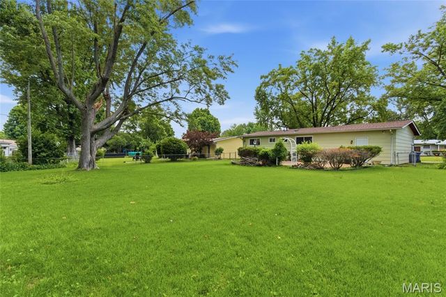 1395 Redbird Drive, Florissant, MO 63031