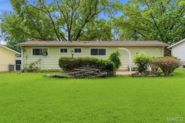 1395 Redbird Drive, Florissant, MO 63031