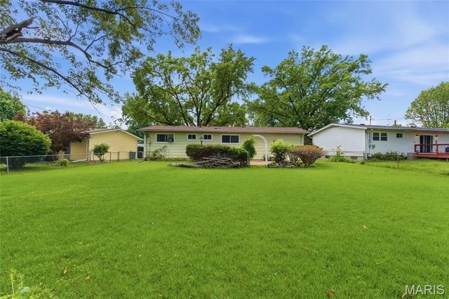 1395 Redbird Drive, Florissant, MO 63031