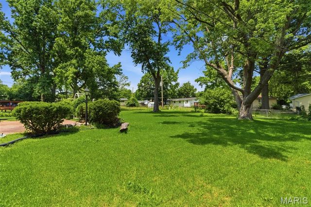 1395 Redbird Drive, Florissant, MO 63031