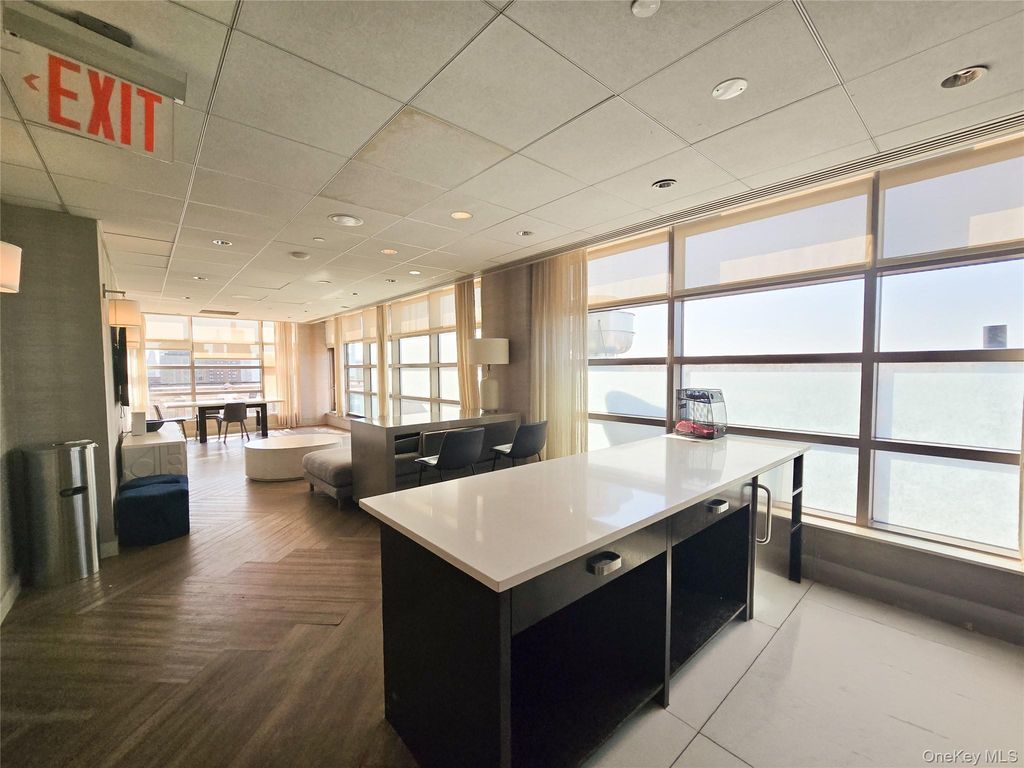 215 E E 96 Street E 30 K, New York (manhattan), NY 10128 — photo 5