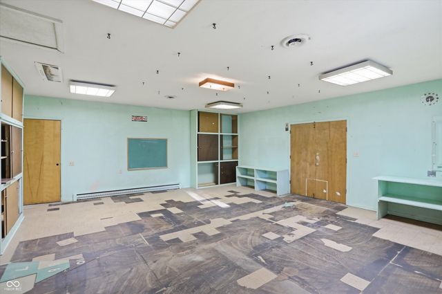 1015 Fairway Drive, Indianapolis, IN 46260