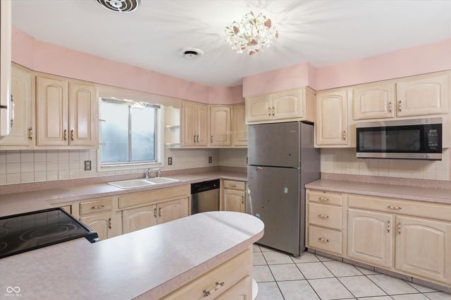 1015 Fairway Drive, Indianapolis, IN 46260