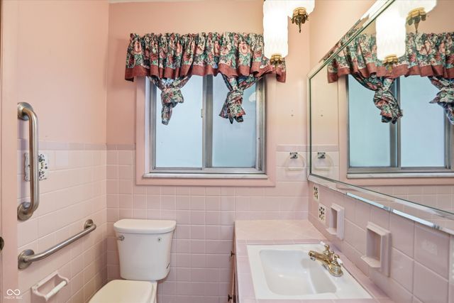 1015 Fairway Drive, Indianapolis, IN 46260