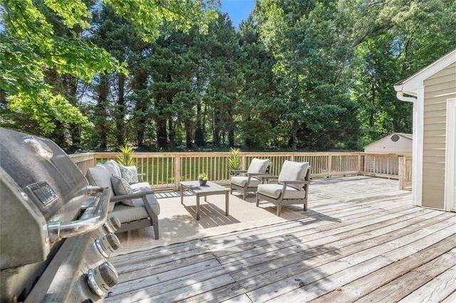 610 Adam Circle, Woodstock, GA 30188