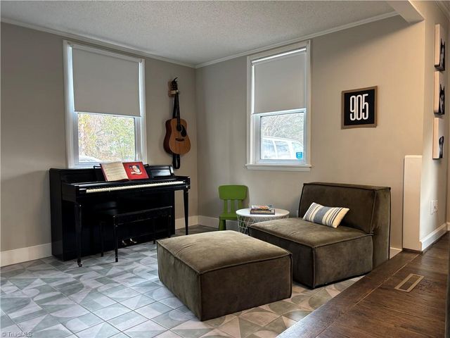 905 N Elam Avenue, Greensboro, NC 27408