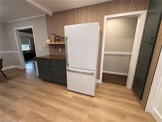 905 N Elam Avenue, Greensboro, NC 27408