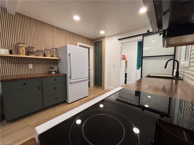 905 N Elam Avenue, Greensboro, NC 27408