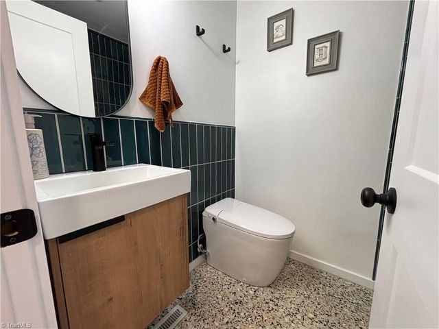 905 N Elam Avenue, Greensboro, NC 27408